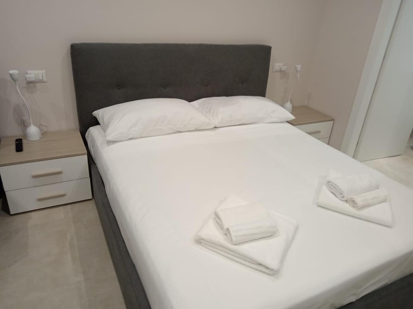 Gambara Metro Apartment Milano Luaran gambar